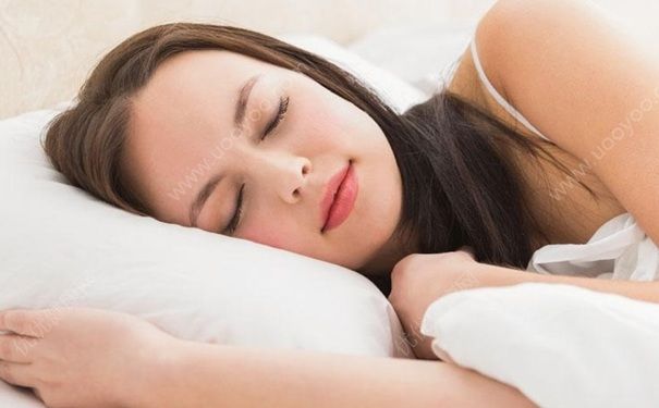 女生晚上睡覺要不要穿內(nèi)衣？女生睡覺該不該穿胸罩？(2)