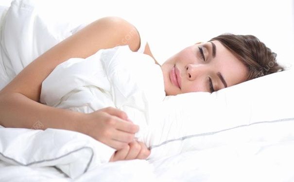 女生晚上睡覺要不要穿內(nèi)衣？女生睡覺該不該穿胸罩？(3)