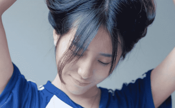 16歲女孩月經(jīng)血塊多正常嗎？少女經(jīng)血血塊多什么原因？(1)