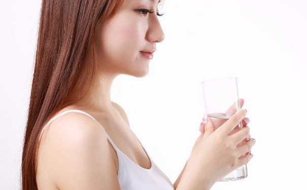 女人喝水的誤區(qū)有哪些？常喝水的好處是什么？(1)