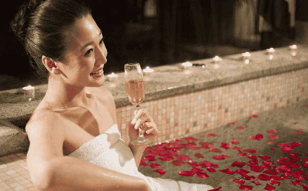 女性怎么泡溫泉最好？女性泡溫泉有哪些注意事項？(1)