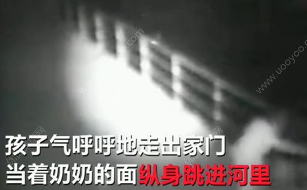 熊孩子當(dāng)家人面跳河后游回家，家人被嚇崩潰，熊孩子該怎么教育？(2)