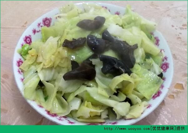 木耳炒卷心菜怎么做？木耳炒卷心菜有什么作用？(1)