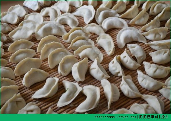 餃子放冰箱怎么樣不會(huì)粘在一起？餃子放冰箱粘到一起了怎么辦？(2)