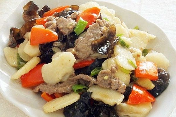 馬蹄能和牛肉一起吃嗎？荸薺炒牛肉的做法(1)