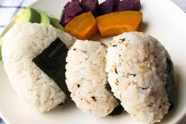金槍魚飯團(tuán)怎么吃？韓國(guó)金槍魚飯團(tuán)的做法(1)