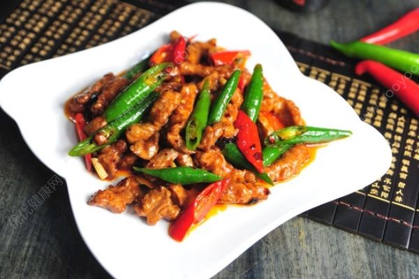 辣椒炒肉怎么做好吃？辣椒炒肉的做法(4)