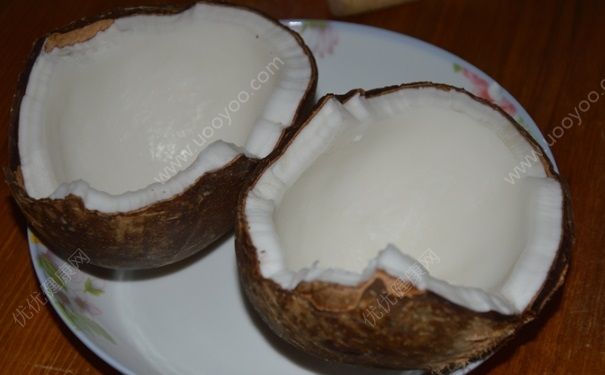 椰子殼里的白瓤能吃嗎？椰子里的椰肉怎么吃？(1)