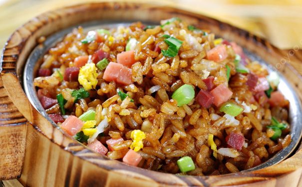 醬油炒飯的做法 醬油炒飯怎么做好吃？(3)