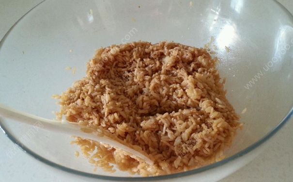 醬油炒飯的做法 醬油炒飯怎么做好吃？(4)