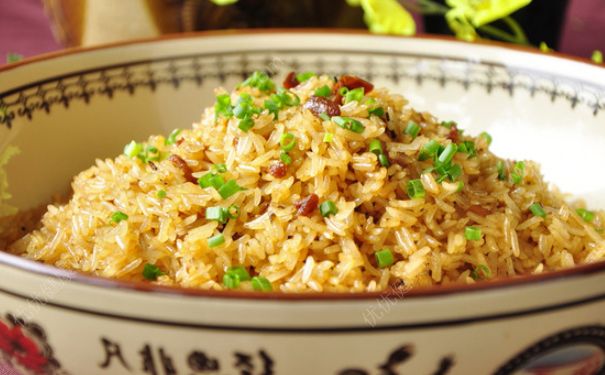 蛋炒飯放醬油嗎？醬油蛋炒飯的做法(1)