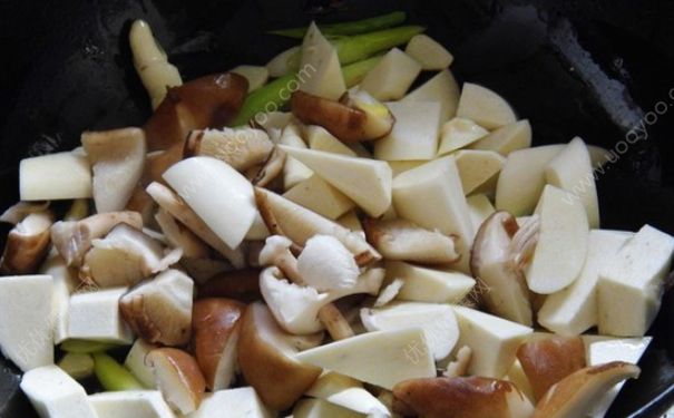 茭白可以燉湯嗎？茭白燉排骨湯怎么做？(1)