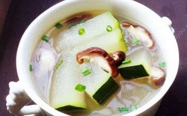 冬瓜能和香菇一起吃嗎？冬瓜香菇排骨湯的做法(4)