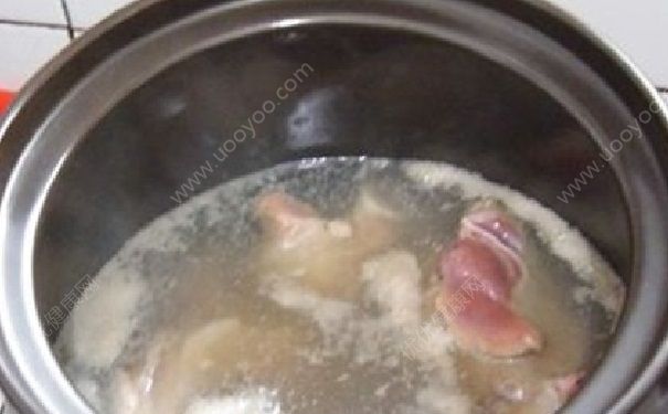 秋葵大骨湯怎么做好吃？秋葵大骨湯怎么做？(3)