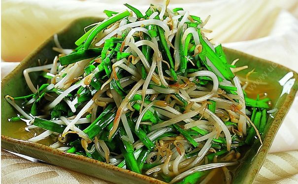 豆芽炒韭菜怎么做好吃？豆芽炒韭菜的做法(1)