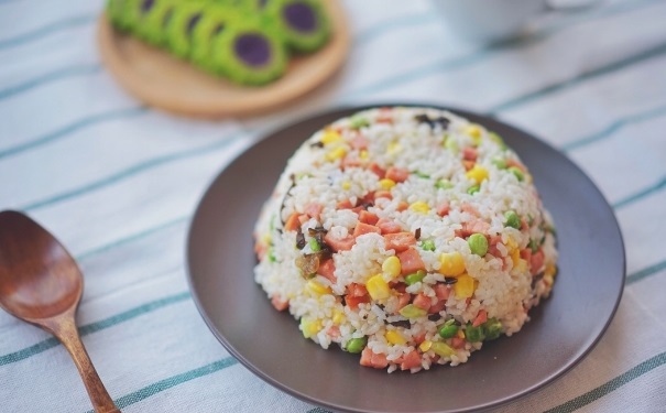 玉米粒炒飯?jiān)趺醋?？玉米粒炒飯有什么營(yíng)養(yǎng)？(1)