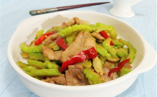 苦瓜炒肉怎么做？苦瓜炒肉的做法(1)