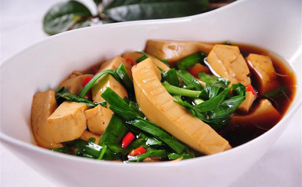 韭菜燉豆腐怎么做？韭菜燉豆腐的做法(1)