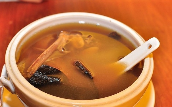 如何燉湯最營養(yǎng)最好喝？營養(yǎng)好喝的骨頭湯怎么燉？(1)
