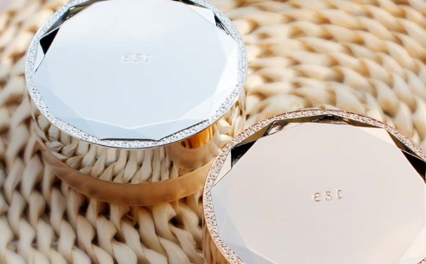 花王est散粉怎么樣？花王est散粉金色蓋子銀色蓋子區(qū)別(1)