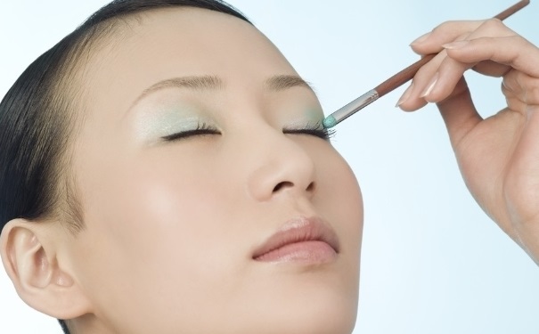 眼影和眼線先畫哪個(gè)？眼線先畫還是眼影？(1)