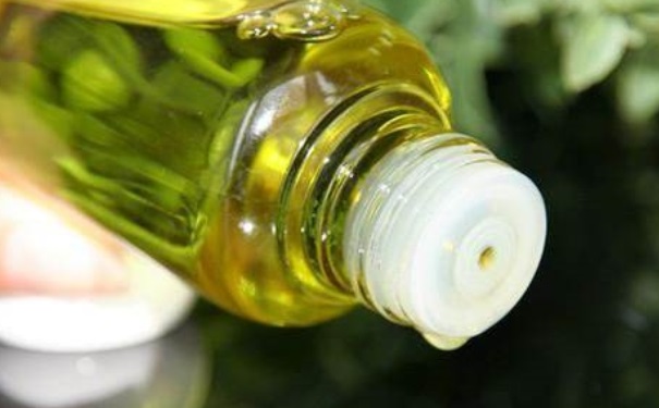 如何正確使用卸妝油？卸妝油的正確用法是什么呢？(1)