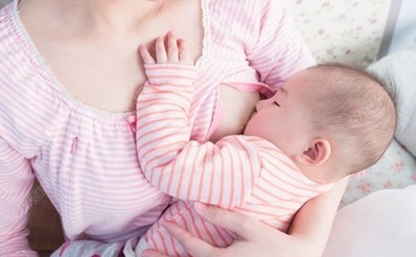 母乳喂養(yǎng)好處到底有哪些？母乳喂養(yǎng)的姿勢(shì)怎樣才是正確的？(1)