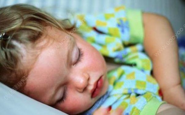 孩子夜里磨牙怎么辦？為什么孩子夜里磨牙？(1)