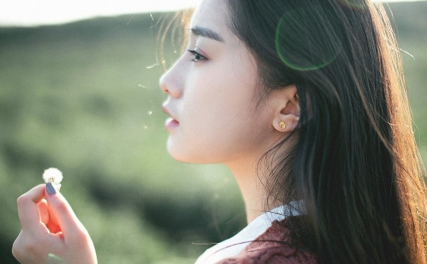 女人怎樣洗頭會(huì)更健康？健康的洗頭方式是怎樣的？(1)