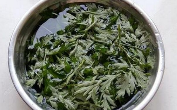 用艾葉水給寶寶洗澡好嗎？寶寶怎么用艾葉水洗澡？(1)