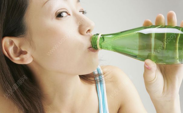 上班族女性應(yīng)該怎么喝水？上班族女性該如何喝水？(7)