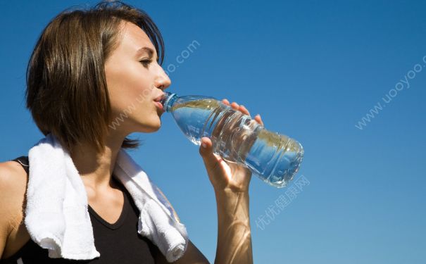 上班族女性應(yīng)該怎么喝水？上班族女性該如何喝水？(8)