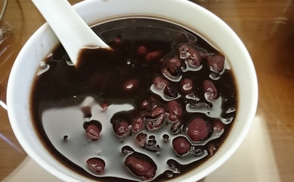 經(jīng)期排淤血又養(yǎng)顏的食物有哪些？經(jīng)期吃哪些食物排淤血？(1)