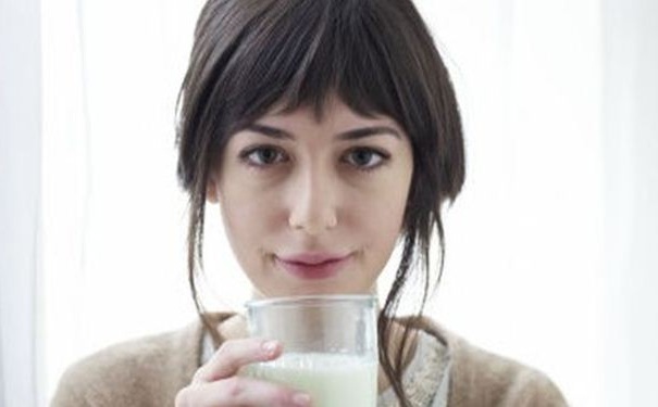 女人喝酸奶有什么好處？女人喝酸奶的好處有哪些？(1)