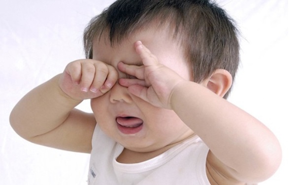 為什么小孩子老是揉眼睛？孩子老是揉眼睛怎么辦？(1)