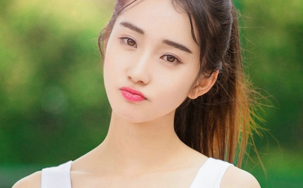 為什么會出現(xiàn)乳房下垂？女性乳香下垂是為什么？(1)