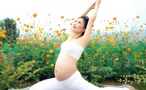孕婦瑜伽可以自己練嗎？孕婦能做瑜伽嗎？(1)