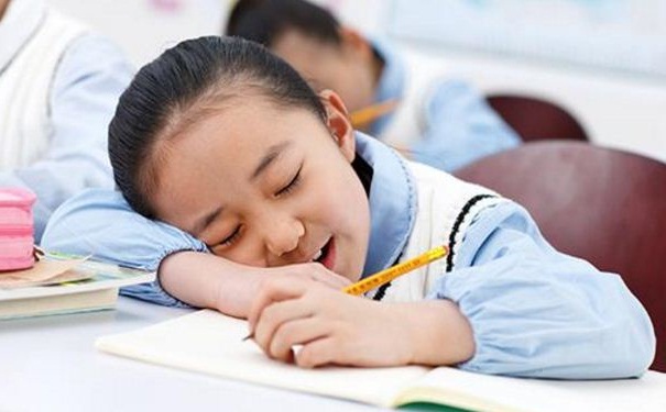兒童睡眠不足的危害有哪些？兒童該怎樣保證健康的睡眠？(1)