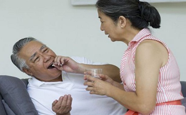 老年人的家庭護(hù)理方法有哪些？如何治療老年人肺炎？(1)