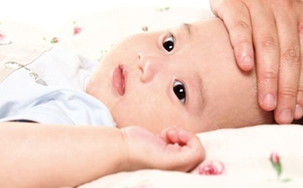 兒童發(fā)燒到底需不需要用藥？夏天寶寶發(fā)燒應(yīng)該如何護(hù)理？(1)