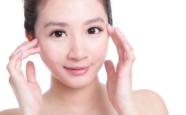 夏天容易長痘是怎么回事？夏天如何預(yù)防長痘最好？(1)
