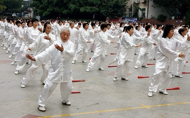 高血壓患者適合做哪些運(yùn)動(dòng)？高血壓患者運(yùn)動(dòng)注意事項(xiàng)是什么？(1)