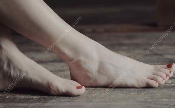 夏季手腳出汗是否患有多汗癥？手腳出汗應(yīng)該如何調(diào)理？(1)