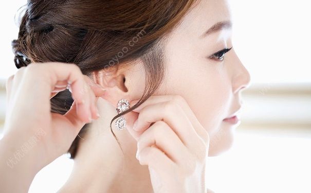 夏季打耳洞怎樣護(hù)理？夏季打耳洞后注意事項(xiàng)？(2)