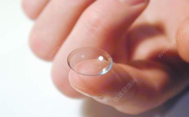 眼中被取出27個隱形眼鏡，隱形眼鏡不取出來有什么壞處？(2)