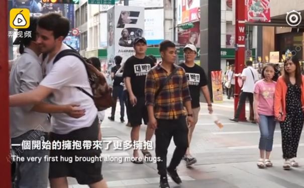 艾滋病人街頭求擁抱，和艾滋病人肢體接觸會被傳染嗎？(3)