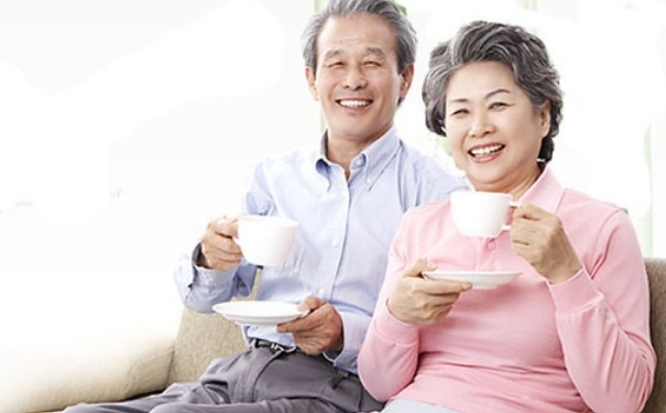 老年人便秘怎么調(diào)理好？老年人便秘多喝水有用嗎？(1)