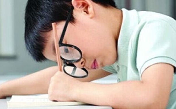 哪些食物可以預(yù)防近視？吃什么可以預(yù)防近視？(1)