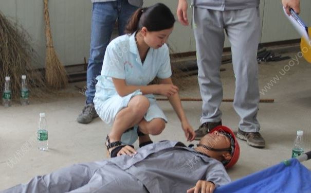 西安昨5人熱暈1人死亡，熱暈了后該怎么急救？(1)