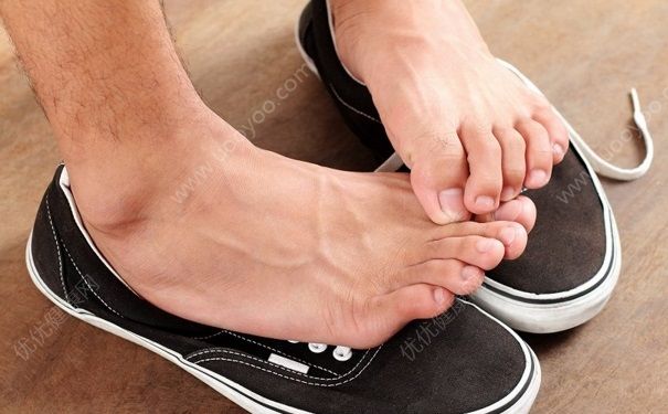 夏天腳脫皮發(fā)癢怎么回事？夏天腳脫皮起泡怎么辦？(1)